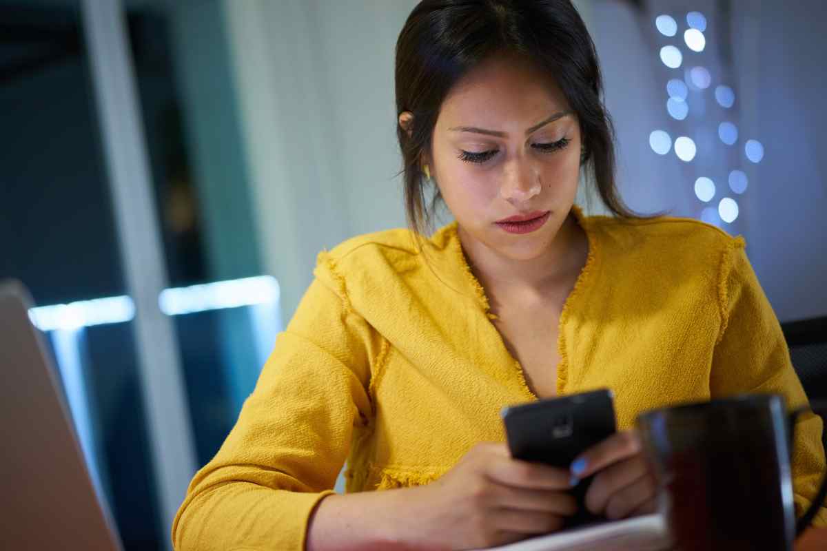 WhatsApp sotto attacco: la truffa del codice a sei cifre ti ruba l’identità, tutti i dettagli