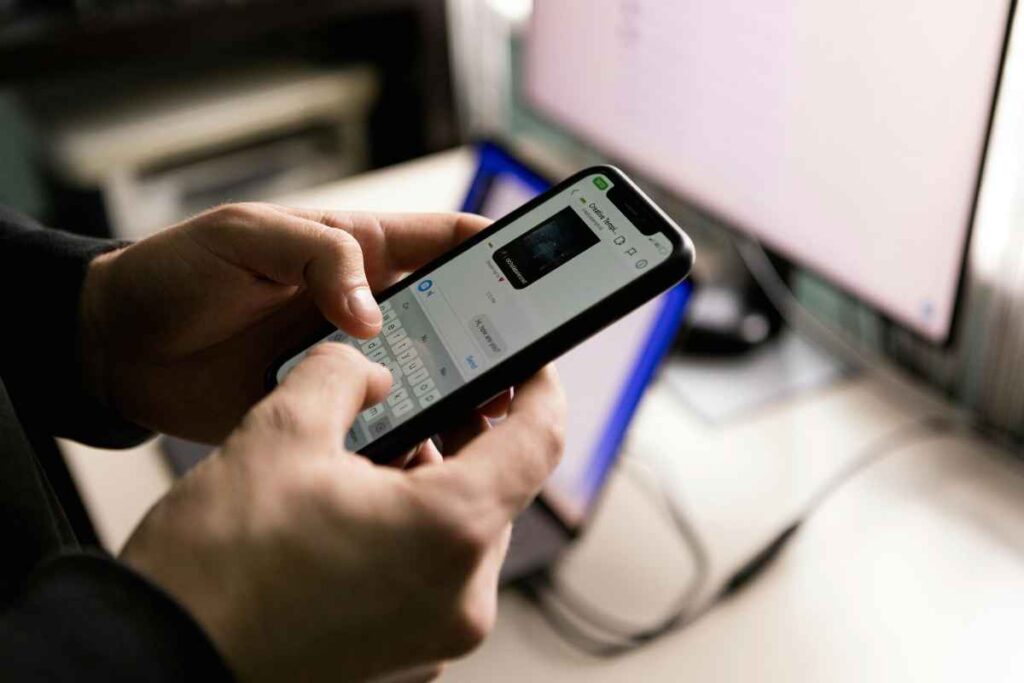 WhatsApp sotto controllo, scatta la sorveglianza, tutti i dettagli