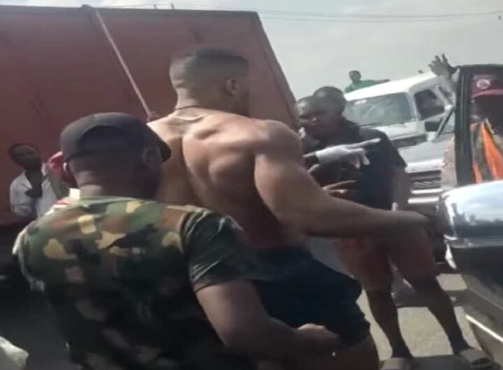 Il pugile Anthony Joshua soccorso dopo l'incidente in auto