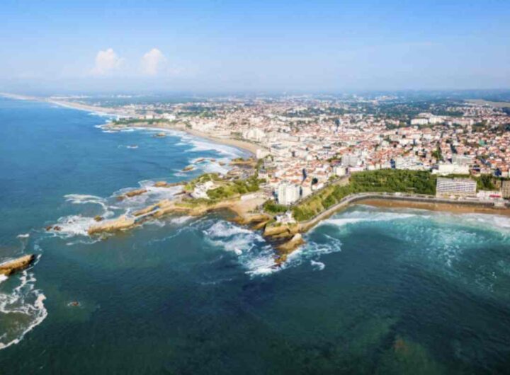 Con una storia che affonda le radici nel XIX secolo, la città ha mantenuto intatto il suo fascino aristocratico