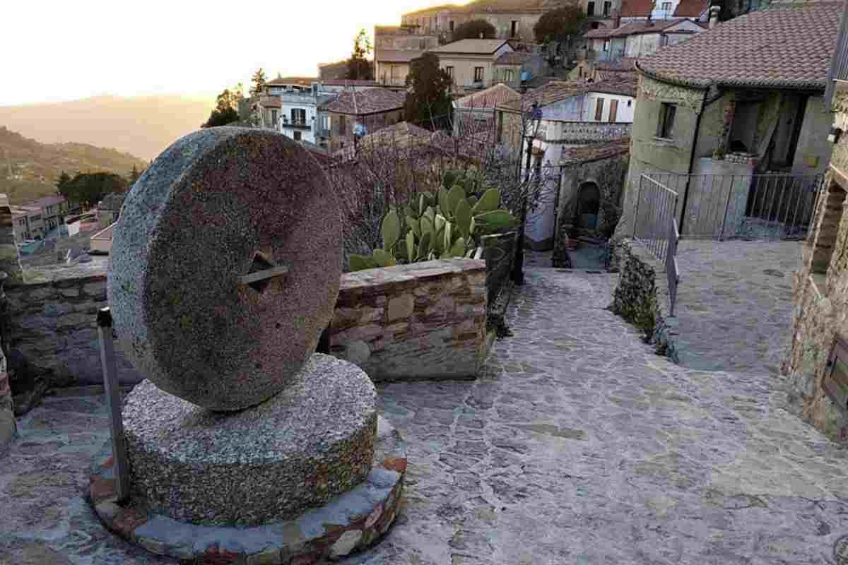 Il successo crescente del presepe vivente di Bova si inserisce in un contesto più ampio di promozione del turismo sostenibile,