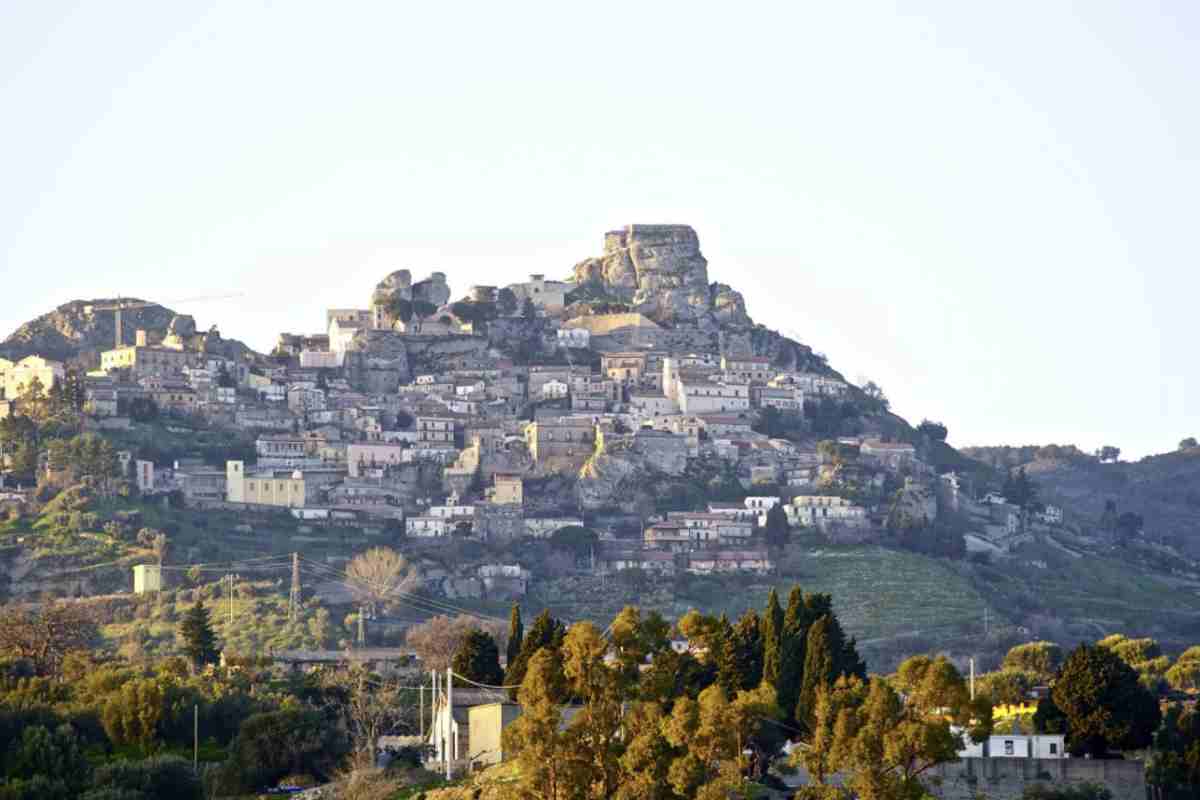 Non è un film, è Bova: il borgo che d’inverno si trasforma in un presepe vivente