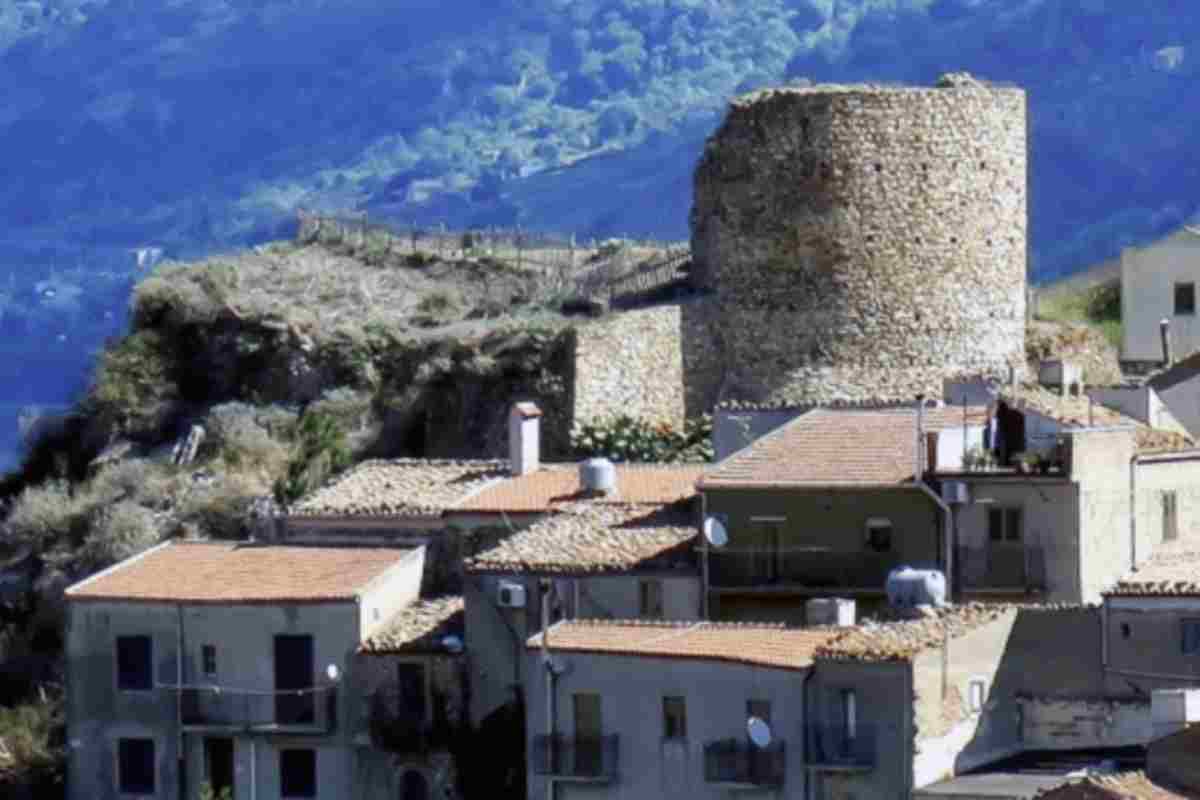 Il carattere di Castel di Lucio non si limita alla sua vocazione artistica e storica. Il borgo, che si definisce un vero e proprio “Comune di Pace”
