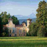 Custodito dalla Fondazione Cosso, questo complesso storico è molto più di una semplice villa di campagna: è un luogo dove arte