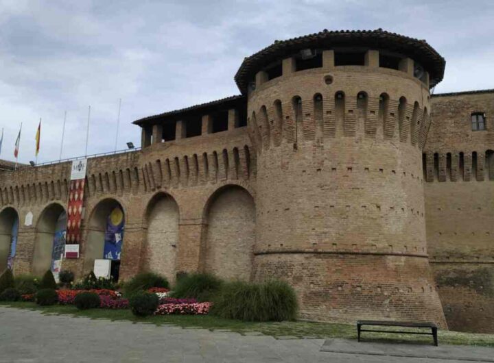 Stiamo parlando di Forlimpopoli, un piccolo centro noto anche come Città Artusiana, che non solo custodisce preziose testimonianze