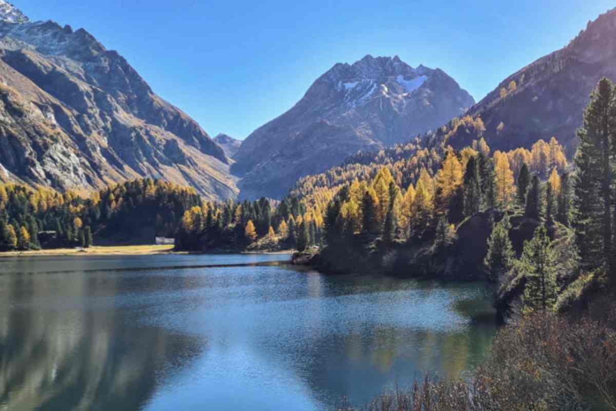 A due passi dall’Italia c’è il lago che d’inverno si trasforma in un mondo magico: ti lascerà a bocca aperta