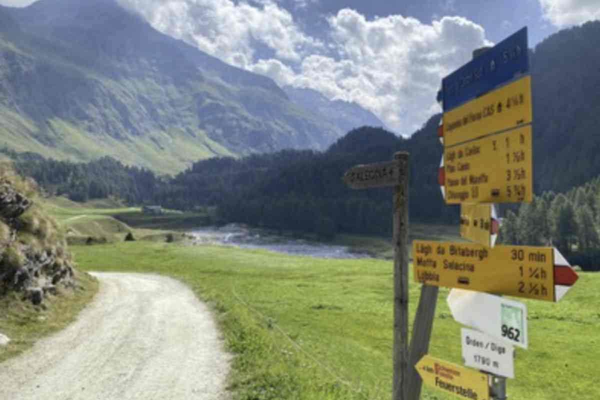 Il Passo del Maloja e il Lägh da Cavloc sono facilmente raggiungibili dall’Italia, in particolare dalla provincia di Sondrio.