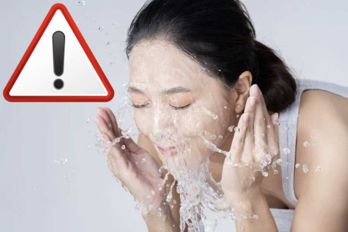 Ecco perché non devi lavare mai il viso con acqua calda: rischi davvero grosso