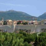 Massa Martana si sviluppa lungo l’antica Via Flaminia, storica arteria romana che ha favorito la nascita di un insediamento già nel 220 a.C.