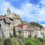 Mulazzo, un comune di circa 2500 abitanti, continua a mantenere intatto il fascino delle epoche passate, regalando ai visitatori