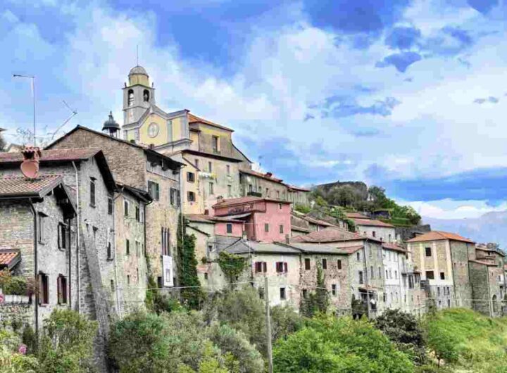 Mulazzo, un comune di circa 2500 abitanti, continua a mantenere intatto il fascino delle epoche passate, regalando ai visitatori