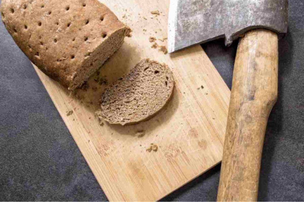 Tra questi, spicca l’arte di trasformare ingredienti semplici in prelibatezze memorabili, come accade con la celebre zuppa a base di pane raffermo