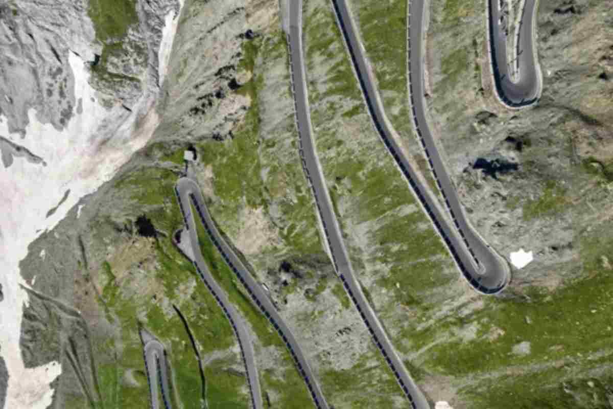 Il territorio attorno al Passo delle Palade offre numerosi spunti per chi ama camminare e scoprire la natura.