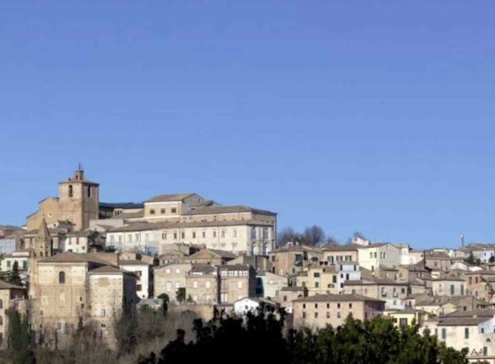 Questo centro storico, che ha mantenuto intatta la sua impronta medievale, è ormai da anni un simbolo di architettura tradizionale e sostenibile