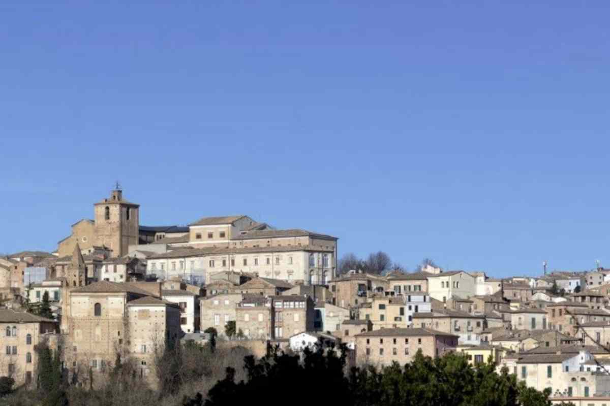 Il Paese italiano dove il cemento è bandito: un borgo raro, unico