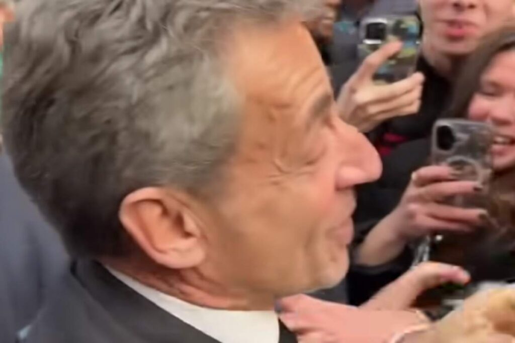 Sarkozy presenta il suo libro a Parigi