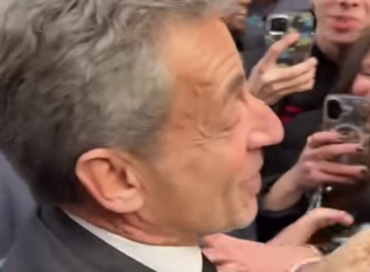 Sarkozy presenta il suo libro a Parigi