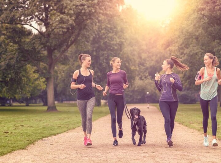 Ragazze che si allenano all'apperto