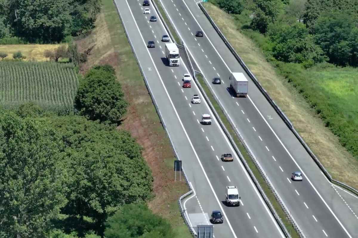 Autostrade, dal 2026 rimborsi per chi resta bloccato nel traffico o per i cantieri