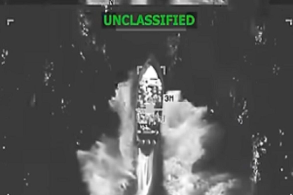 La barca dei presunti narcos abbattuta