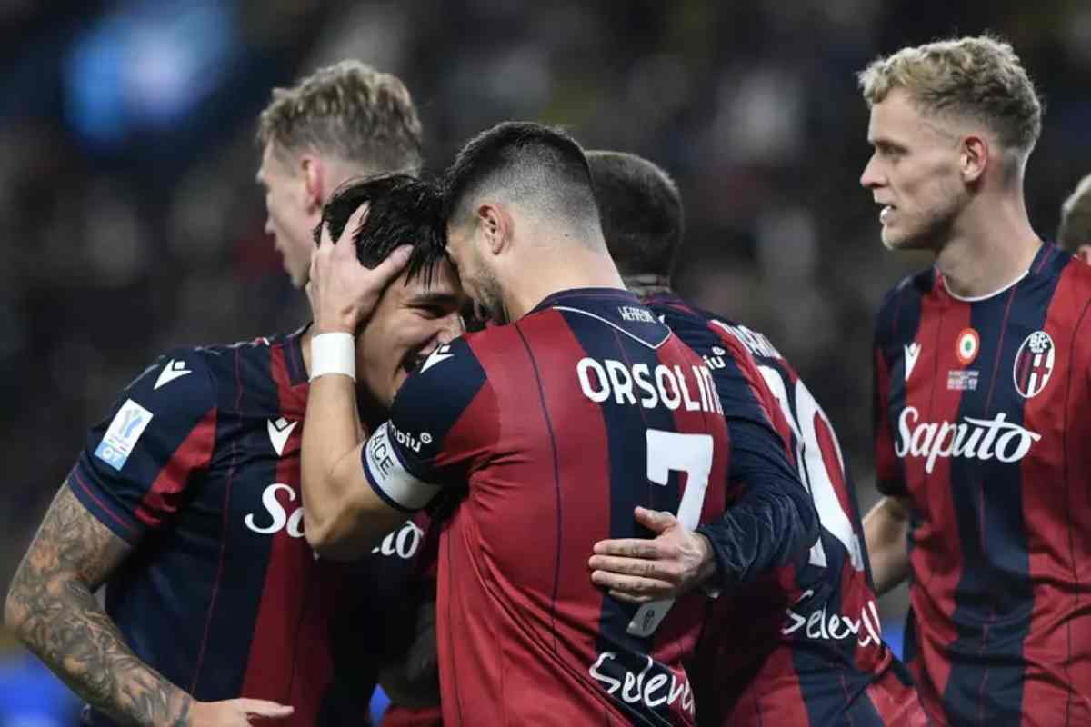 Il Bologna in campo per la Supercoppa