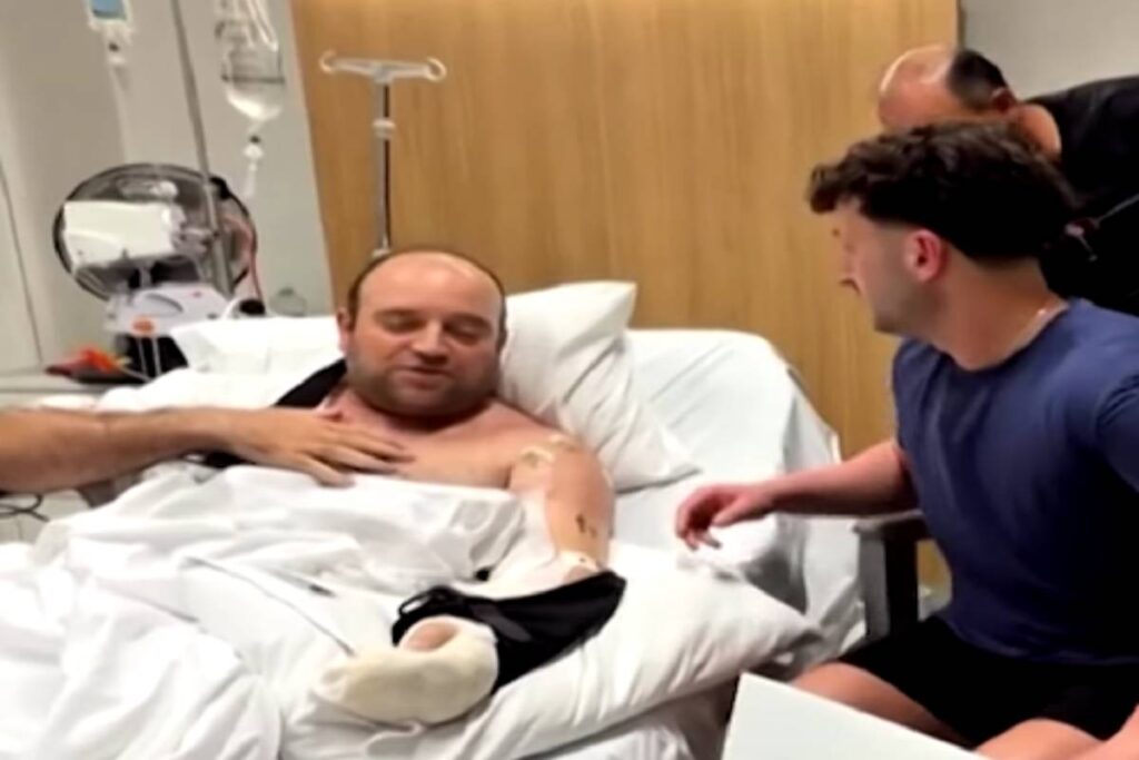 Bondi Beach, l'uomo che ha disarmato uno dei killer riceve in ospedale una donazione milionaria