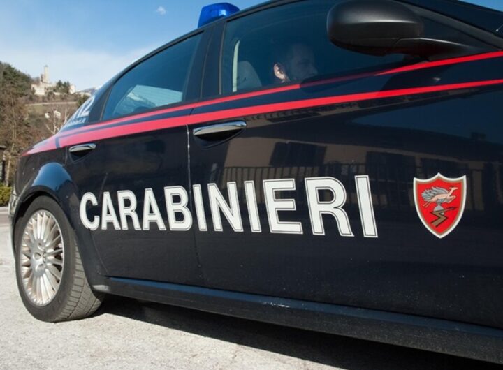 Una volante dei carabinieri