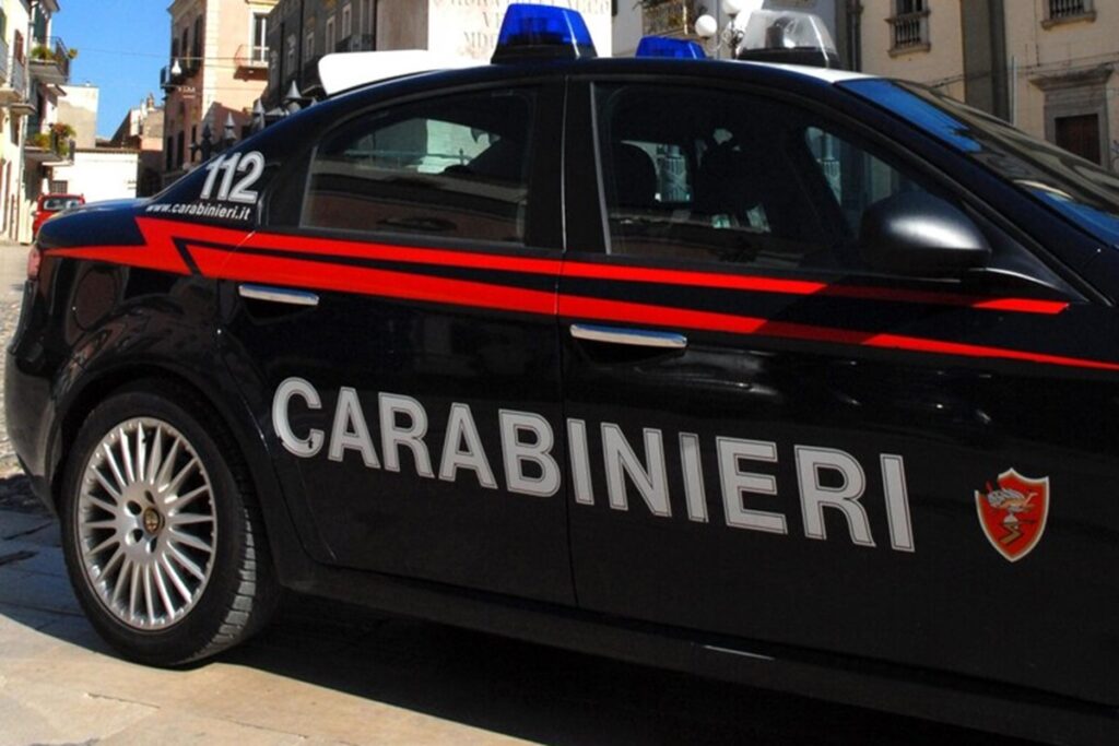 Una volante dei carabinieri