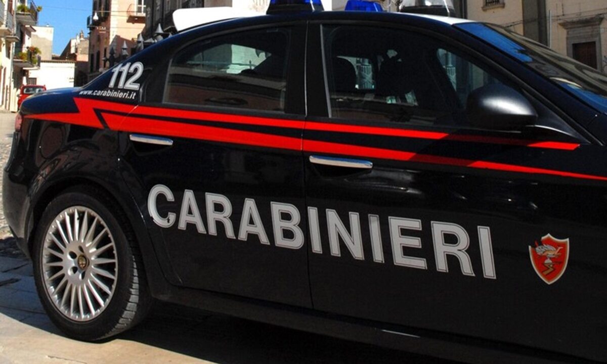 Una volante dei carabinieri