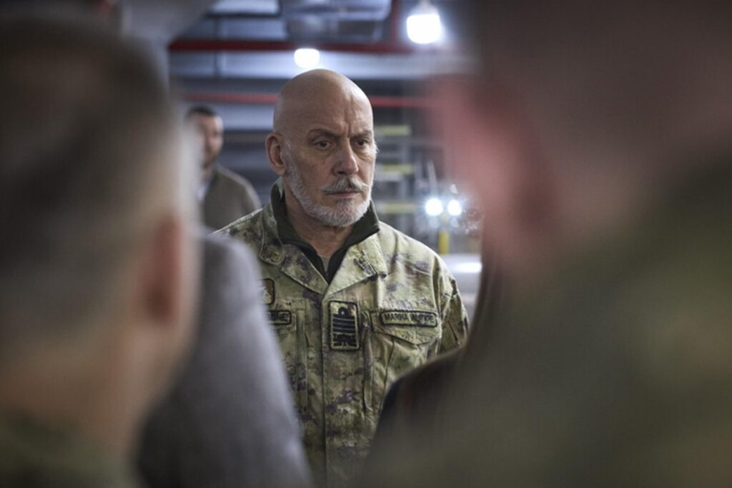 Guerra, tanti ne parlano, solo Putin la fa: ma ora il nostro generale fa la faccia feroce, nella foto L'ammiraglio Giuseppe Cavo Dragone