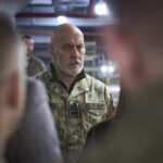 Guerra, tanti ne parlano, solo Putin la fa: ma ora il nostro generale fa la faccia feroce, nella foto L'ammiraglio Giuseppe Cavo Dragone