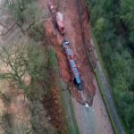 Il video del cratere che si è aperto in un canale in Inghilterra e ha inghiottito diverse imbarcazioni