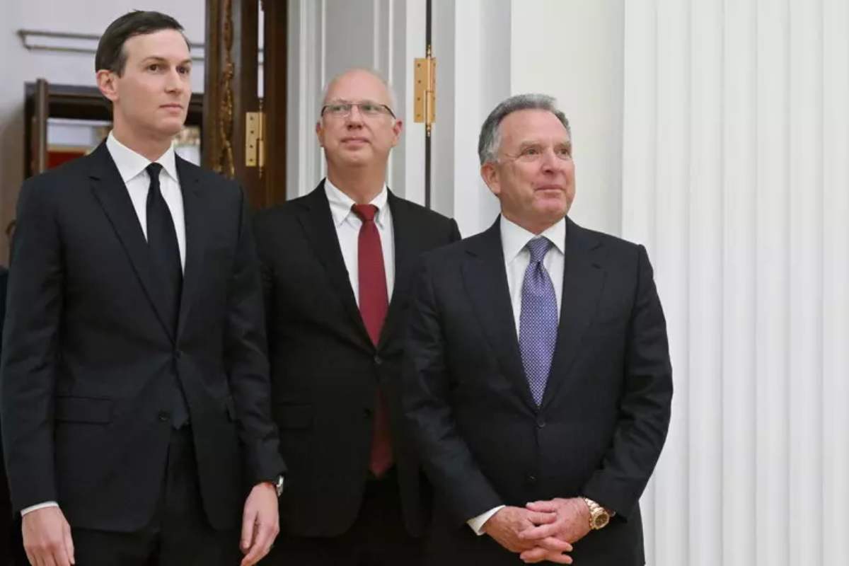 Al centro nella foto Kirill Dmitriev