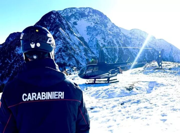 elicottero sulla pista da sci