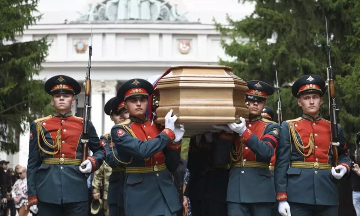 funerale soldato russo