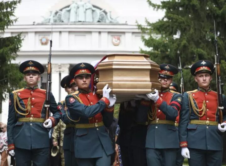 funerale soldato russo