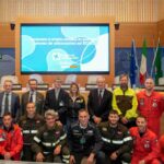 giovane salvato montagna