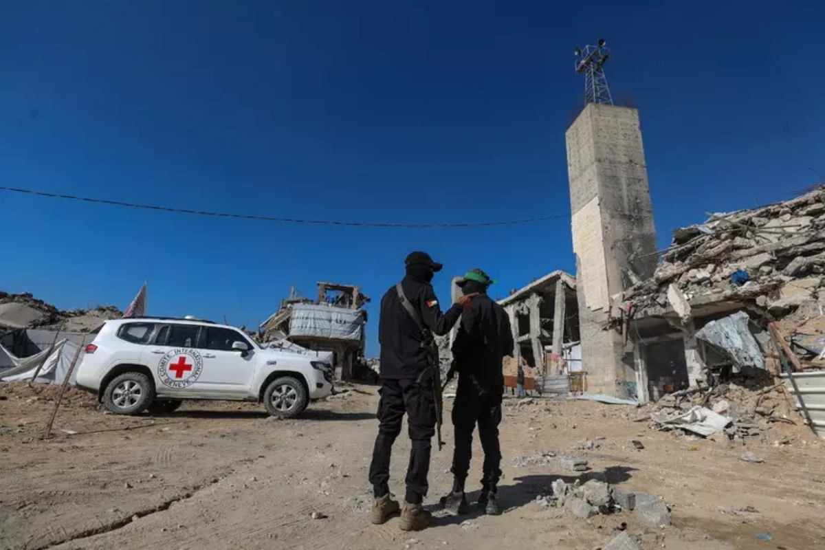 I resti consegnati da Hamas non sono di ostaggi israeliani. Netanyahu chiede a Trump di premere per la grazia