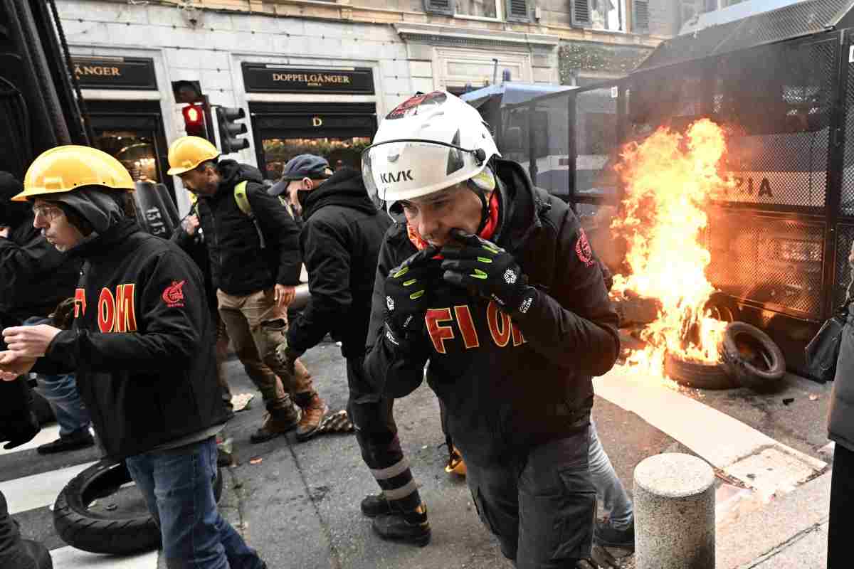 Scontri in piazza a Genova