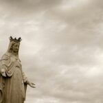 una statua della Madonna