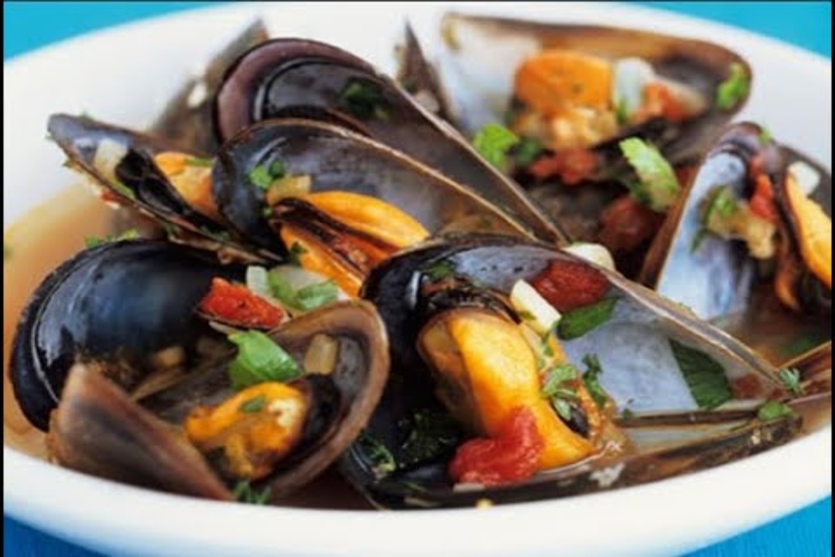 Rimini, un’impepata di cozze da 15mila euro: il risarcimento per una scivolosa macchia di sugo finita per terra