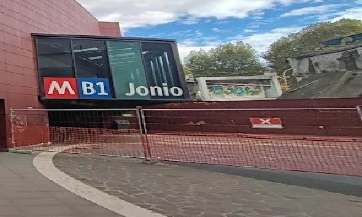 fermata metro jonio rma