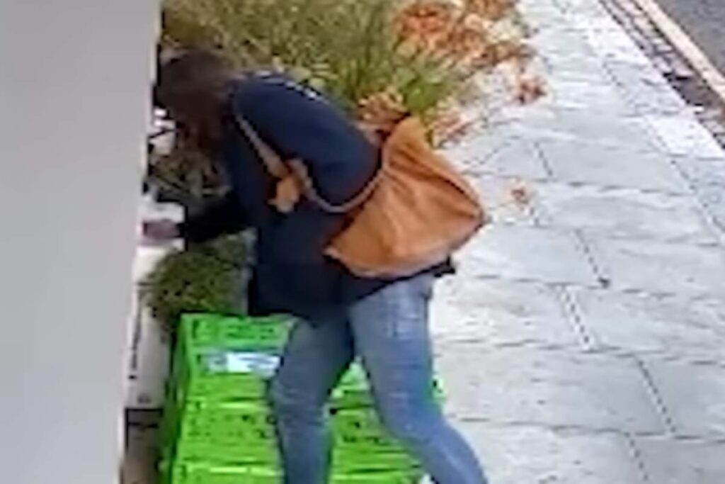 Ruba all'esterno di un ristorante