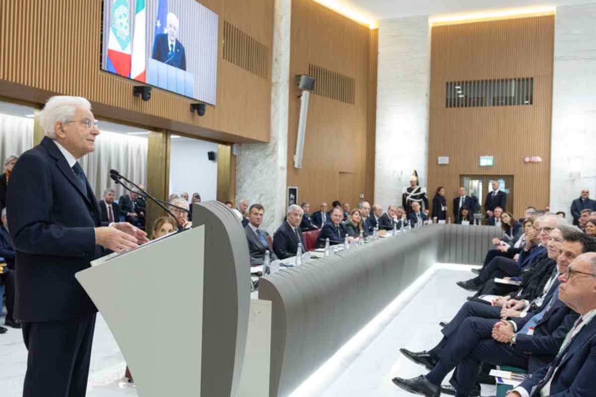 Mattarella: “La Russia vuole ridefinire con la forza gli equilibri e i confini in Europa”