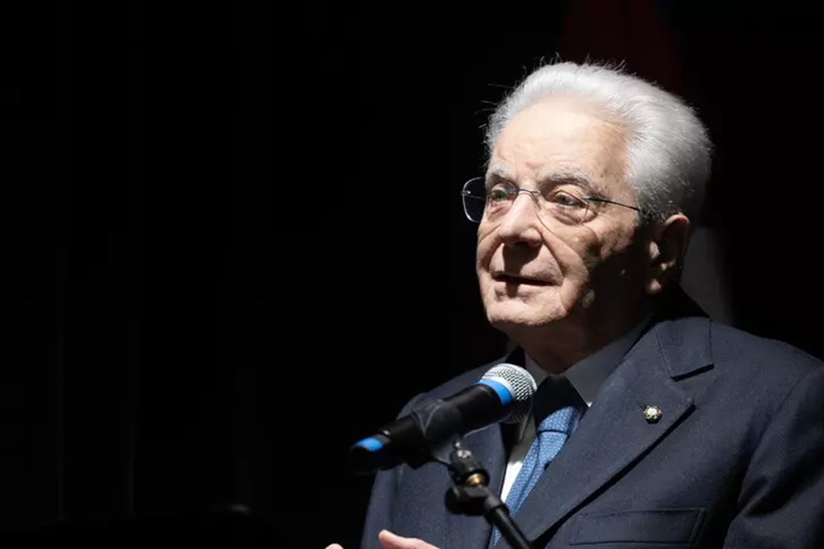 Mattarella: “Minacciare l’arma nucleare è un crimine contro l’umanità. Non è accettabile un mondo con pochi predestinati seduti a banchetto”