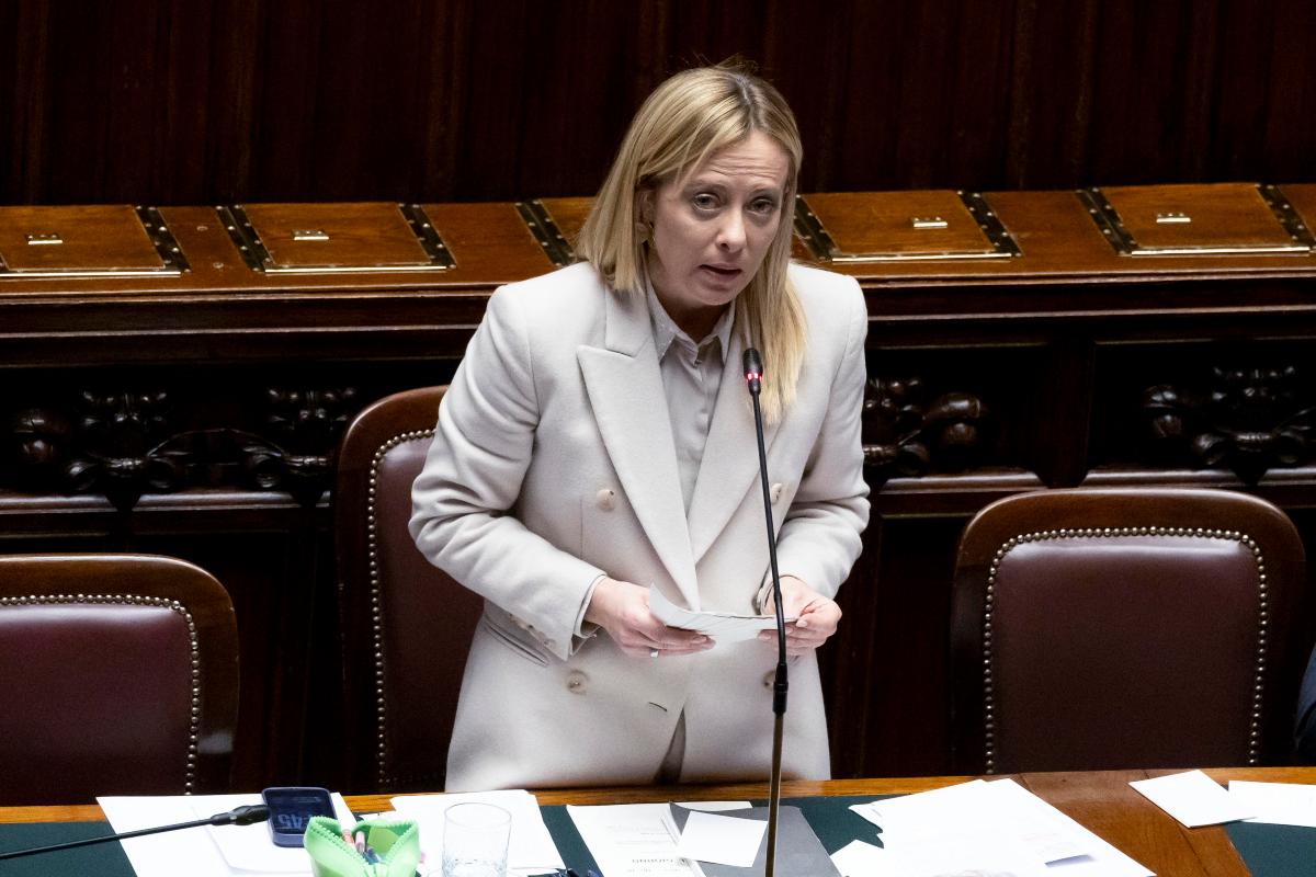 Le notizie del giorno, Meloni: “Italia non invierà soldati in Ucraina. Da Mosca pretese irragionevoli”. Putin attacca gli europei: “Porcellini accodati a Biden”