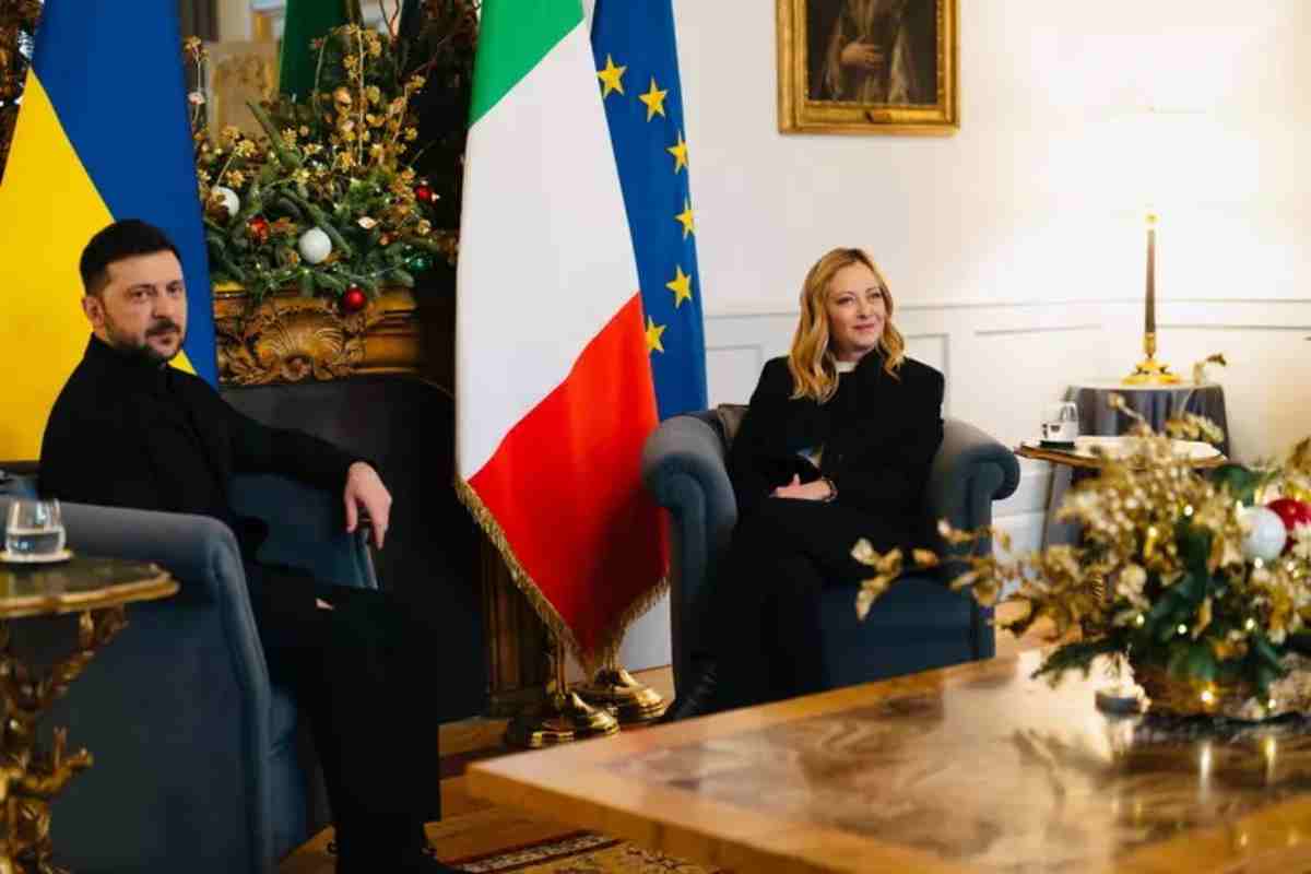 Cosa prevede la bozza italiana sull’Ucraina: cautela sull’utilizzo degli asset russi, nessun riferimento all’invio di armi