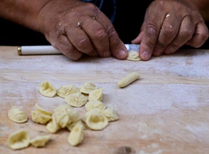 donna fa le orecchiette