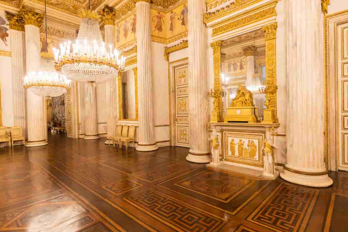 Aperitivo regale a 6€ in Palazzo Reale: ingresso gratis