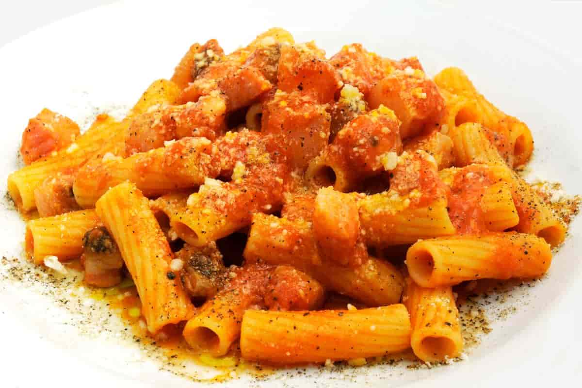 La Pasta all’Amatriciana che sta facendo impazzire tutti: prova l’antica ricetta segreta